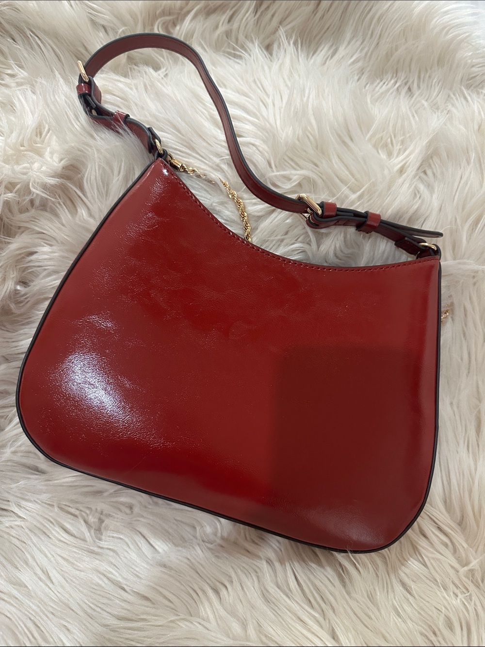 GUESS Burgundy Shoulder Bag with Gold Chain Accent - Picture 4 of 4